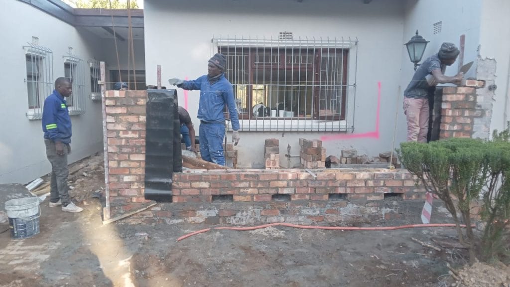 Builders laying brickwork at a Cape Town family home