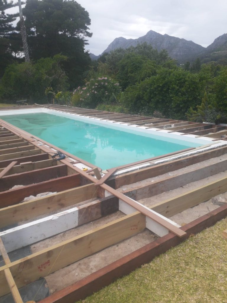Swimming pool with a mountain view in Cape Town