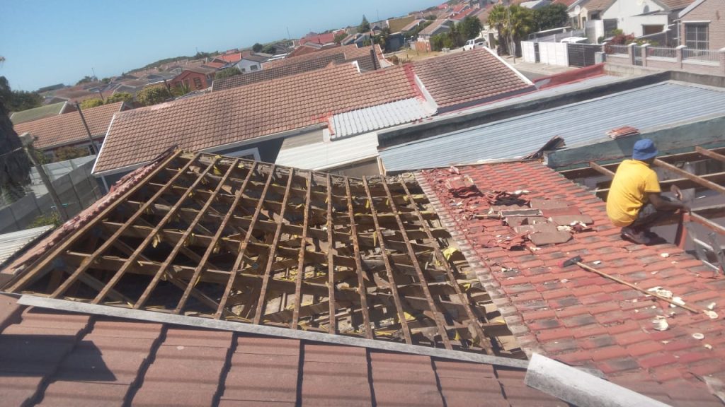 Re-tiling a roof over new battens in Cape Town
