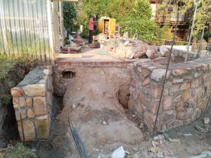 Building a natural stone wall in Cape Town